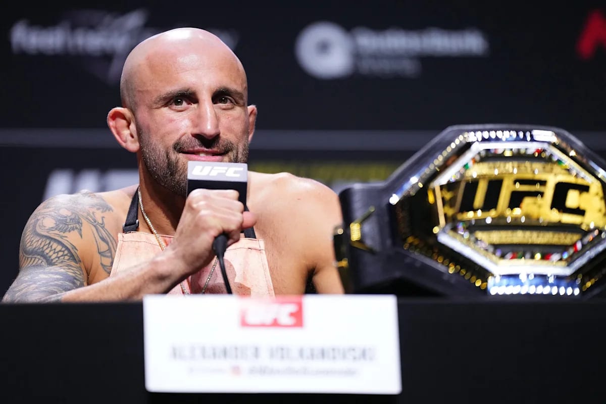 ალექსანდერ ვოლკანოვსკი UFC 333-ის პრესკონფერენციაზე ლოს-ანჯელესში